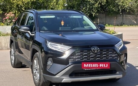Toyota RAV4, 2021 год, 4 100 000 рублей, 2 фотография