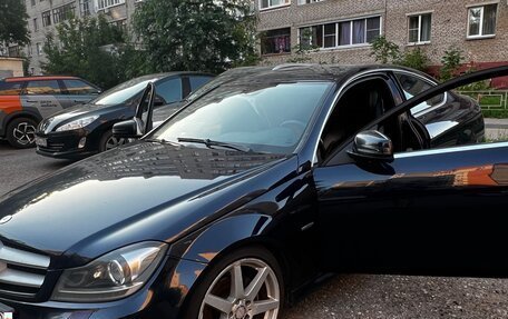 Mercedes-Benz C-Класс, 2011 год, 1 350 000 рублей, 2 фотография