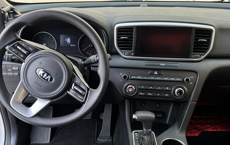 KIA Sportage IV рестайлинг, 2020 год, 2 250 000 рублей, 15 фотография