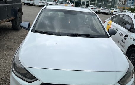 Hyundai Solaris II рестайлинг, 2018 год, 600 000 рублей, 1 фотография