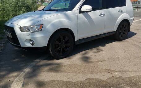 Mitsubishi Outlander III рестайлинг 3, 2011 год, 1 300 000 рублей, 2 фотография