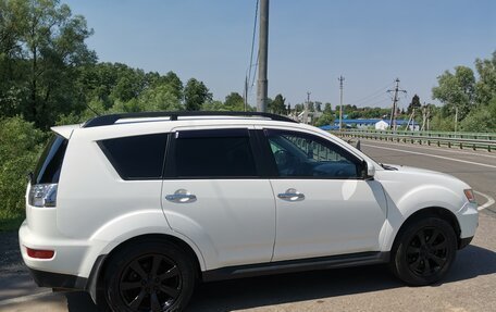 Mitsubishi Outlander III рестайлинг 3, 2011 год, 1 300 000 рублей, 16 фотография
