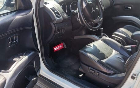 Mitsubishi Outlander III рестайлинг 3, 2011 год, 1 300 000 рублей, 12 фотография