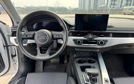 Audi A4, 2021 год, 2 500 000 рублей, 10 фотография