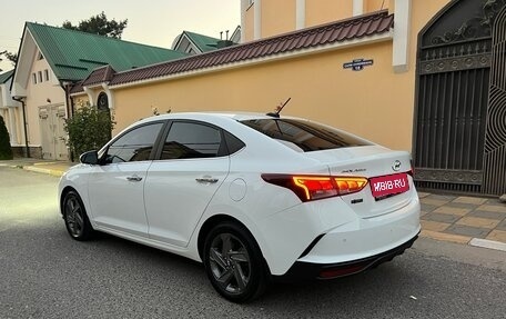 Hyundai Solaris II рестайлинг, 2021 год, 1 570 000 рублей, 2 фотография