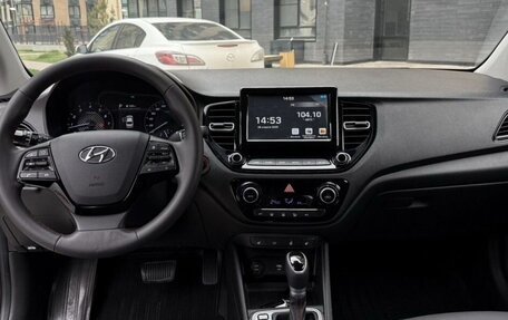 Hyundai Solaris II рестайлинг, 2021 год, 1 570 000 рублей, 13 фотография