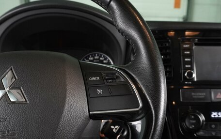 Mitsubishi Outlander III рестайлинг 3, 2016 год, 1 799 000 рублей, 14 фотография