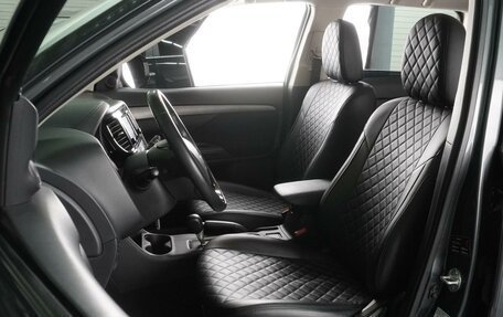 Mitsubishi Outlander III рестайлинг 3, 2016 год, 1 799 000 рублей, 10 фотография