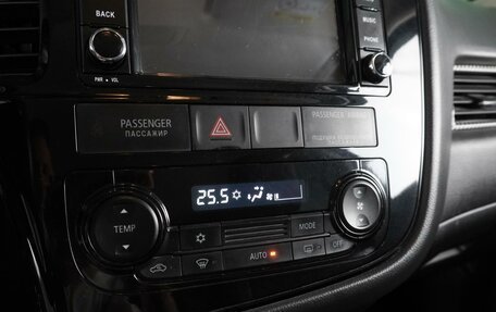 Mitsubishi Outlander III рестайлинг 3, 2016 год, 1 799 000 рублей, 16 фотография