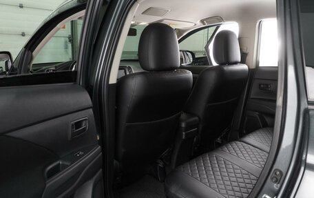 Mitsubishi Outlander III рестайлинг 3, 2016 год, 1 799 000 рублей, 11 фотография