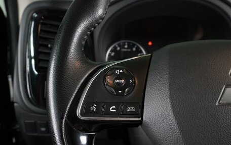 Mitsubishi Outlander III рестайлинг 3, 2016 год, 1 799 000 рублей, 13 фотография