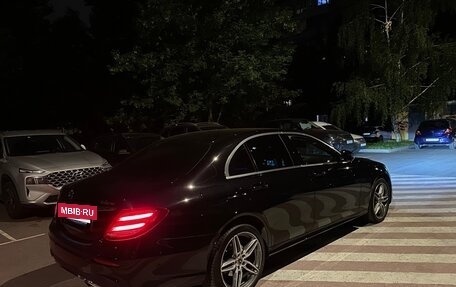 Mercedes-Benz E-Класс, 2018 год, 3 000 000 рублей, 3 фотография