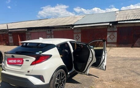 Toyota C-HR I рестайлинг, 2019 год, 2 450 000 рублей, 4 фотография
