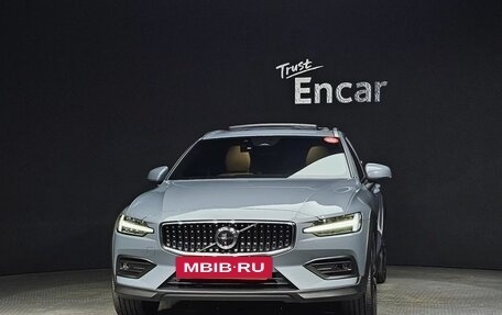 Volvo V60 II, 2021 год, 3 400 000 рублей, 2 фотография
