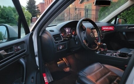 Volkswagen Touareg III, 2011 год, 2 190 000 рублей, 10 фотография