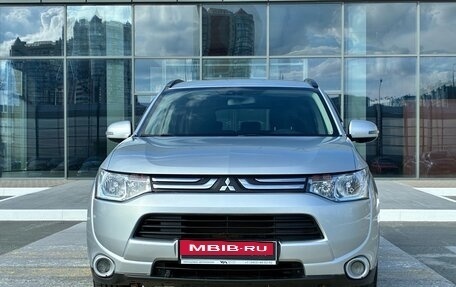 Mitsubishi Outlander III рестайлинг 3, 2013 год, 1 500 000 рублей, 2 фотография