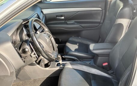 Mitsubishi Outlander III рестайлинг 3, 2013 год, 1 500 000 рублей, 11 фотография
