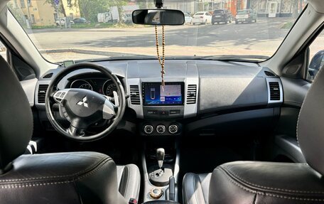 Mitsubishi Outlander III рестайлинг 3, 2011 год, 1 295 000 рублей, 13 фотография