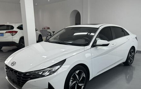 Hyundai Elantra, 2021 год, 1 750 000 рублей, 2 фотография