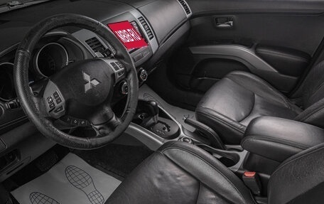 Mitsubishi Outlander III рестайлинг 3, 2011 год, 1 199 000 рублей, 9 фотография