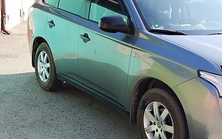 Mitsubishi Outlander III рестайлинг 3, 2013 год, 1 420 000 рублей, 6 фотография