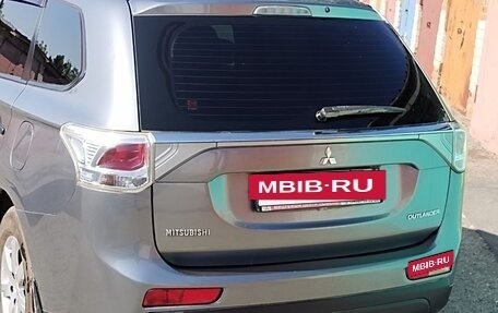 Mitsubishi Outlander III рестайлинг 3, 2013 год, 1 420 000 рублей, 4 фотография