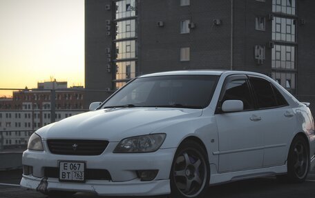 Toyota Altezza, 2003 год, 1 300 000 рублей, 2 фотография