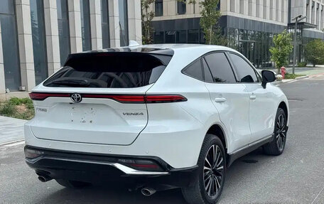 Toyota Venza, 2022 год, 2 630 855 рублей, 4 фотография