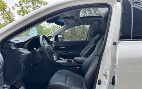 Toyota Venza, 2022 год, 2 630 855 рублей, 10 фотография