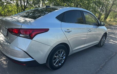 Hyundai Solaris II рестайлинг, 2022 год, 1 700 000 рублей, 3 фотография