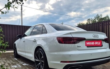 Audi A4, 2018 год, 2 700 000 рублей, 4 фотография