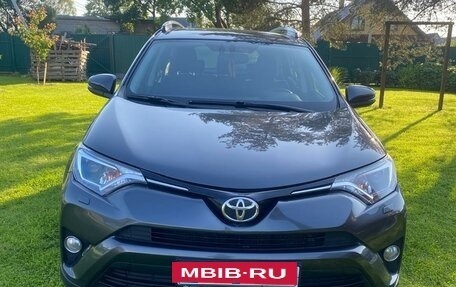 Toyota RAV4, 2016 год, 1 830 000 рублей, 13 фотография
