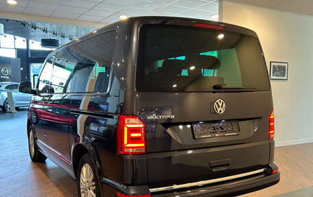 Volkswagen Multivan T6 рестайлинг, 2019 год, 4 600 000 рублей, 2 фотография