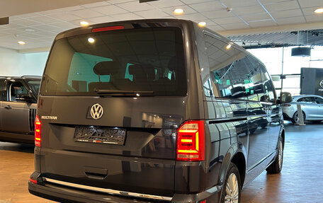 Volkswagen Multivan T6 рестайлинг, 2019 год, 4 600 000 рублей, 4 фотография