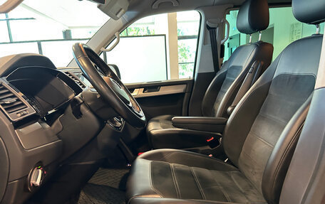 Volkswagen Multivan T6 рестайлинг, 2019 год, 4 600 000 рублей, 12 фотография