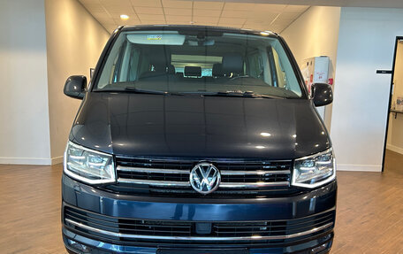 Volkswagen Multivan T6 рестайлинг, 2019 год, 4 600 000 рублей, 6 фотография