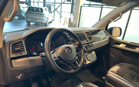 Volkswagen Multivan T6 рестайлинг, 2019 год, 4 600 000 рублей, 13 фотография