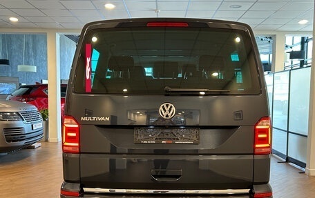 Volkswagen Multivan T6 рестайлинг, 2019 год, 4 600 000 рублей, 3 фотография