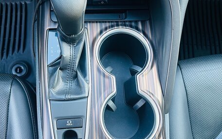 Toyota Camry, 2019 год, 2 350 000 рублей, 14 фотография
