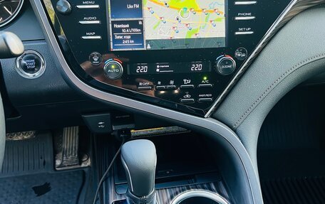 Toyota Camry, 2019 год, 2 350 000 рублей, 13 фотография