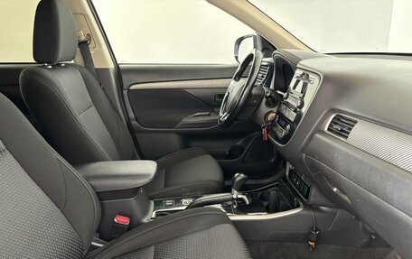 Mitsubishi Outlander III рестайлинг 3, 2017 год, 1 499 000 рублей, 10 фотография