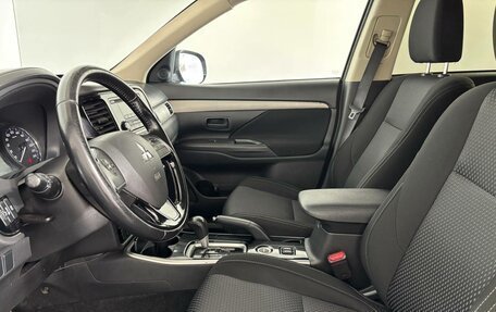 Mitsubishi Outlander III рестайлинг 3, 2017 год, 1 499 000 рублей, 9 фотография