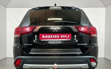 Mitsubishi Outlander III рестайлинг 3, 2017 год, 1 499 000 рублей, 5 фотография