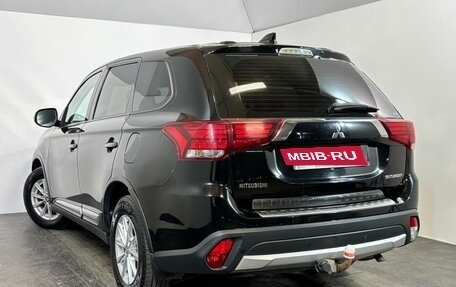 Mitsubishi Outlander III рестайлинг 3, 2017 год, 1 499 000 рублей, 4 фотография
