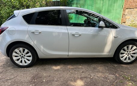 Opel Astra J, 2010 год, 750 000 рублей, 4 фотография