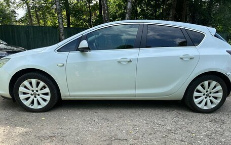 Opel Astra J, 2010 год, 750 000 рублей, 2 фотография