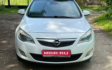 Opel Astra J, 2010 год, 750 000 рублей, 1 фотография