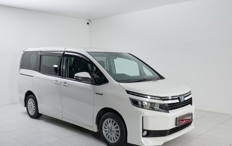 Toyota Voxy III, 2015 год, 1 755 000 рублей, 1 фотография