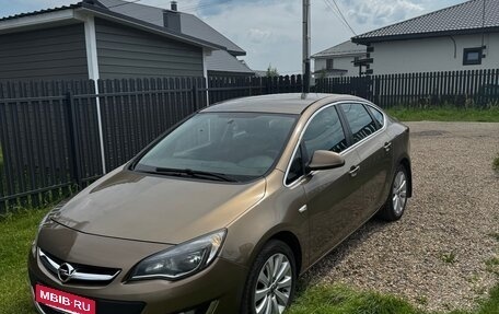 Opel Astra J, 2013 год, 950 000 рублей, 2 фотография