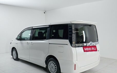 Toyota Voxy III, 2015 год, 1 755 000 рублей, 5 фотография